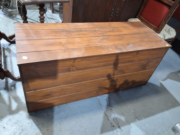 Lot 257 - BLANKET BOX