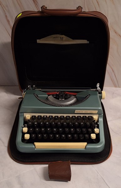 Lot 1680 - PORTABLE TYPEWRITER