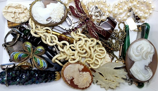 Lot 1597 - JEWELLERY