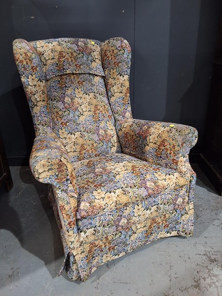 Lot 171 - ARMCHAIR