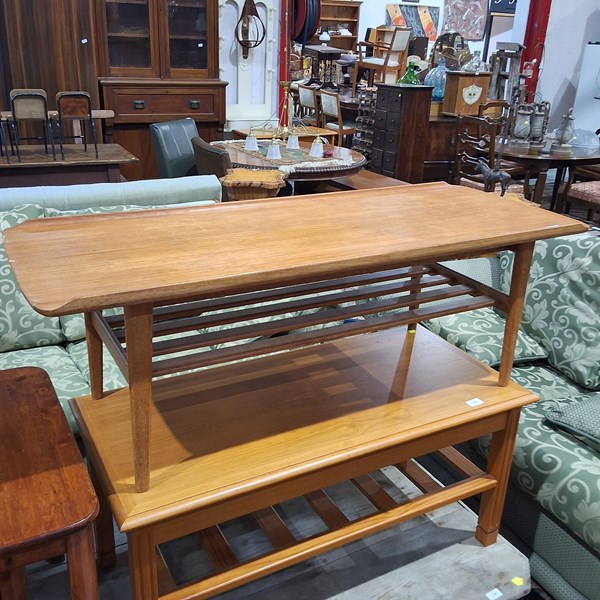 Lot 244 - COFFEE TABLE