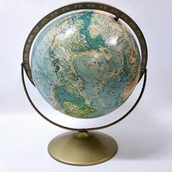 Lot 1358 - WORLD GLOBE