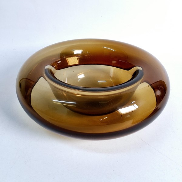 Lot 1197 - STUDIO GLASS FRUIT BOWL