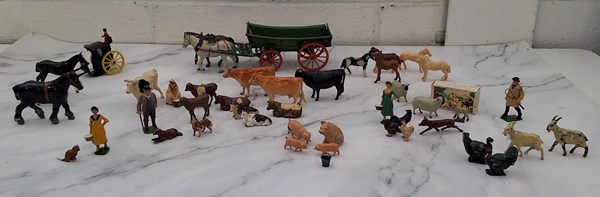 Lot 1302 - FARM FIGURES