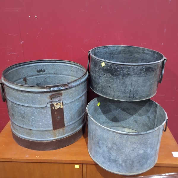 Lot 389 - PLANTERS