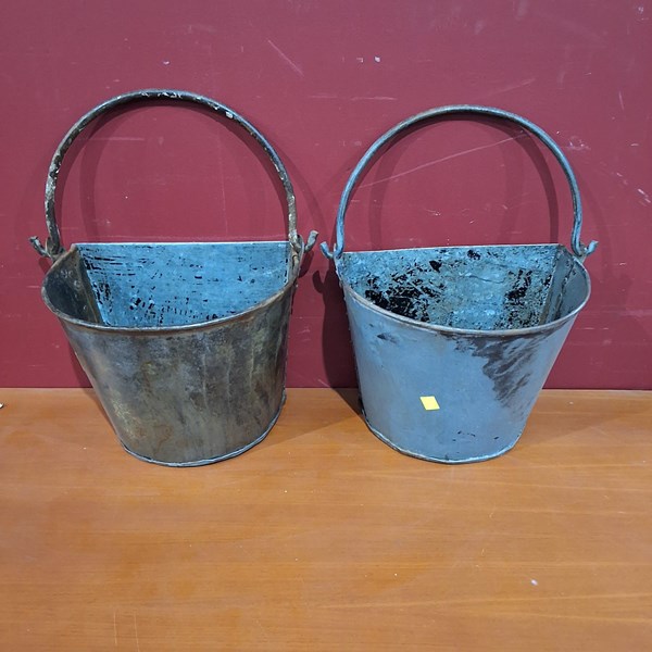 Lot 124 - WALL BUCKETS