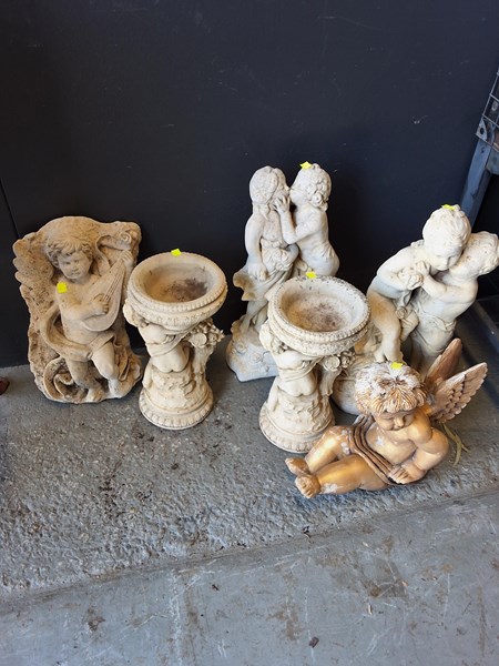 Lot 572 - GARDEN STATUES