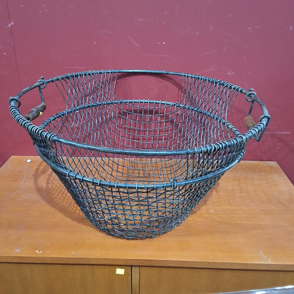 Lot 133 - WOOL BASKET