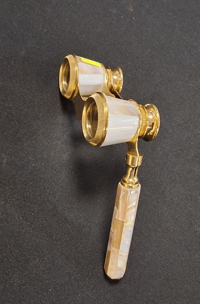 Lot 1411 - OPERA GLASSES