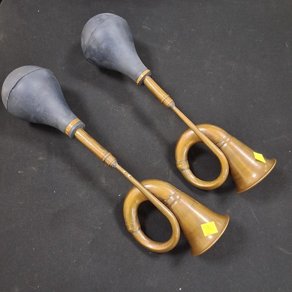 Lot 1439 - VINTAGE CAR HORNS