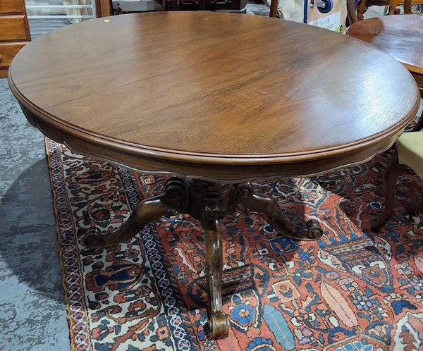 Lot 92 - DINING TABLE
