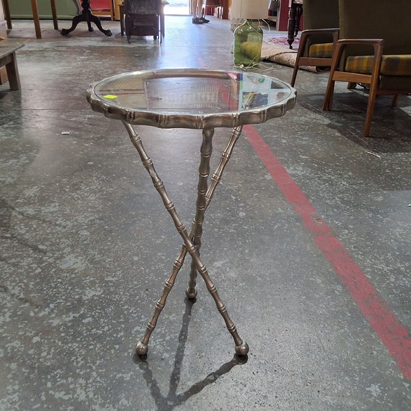 Lot 225 - SIDE TABLE