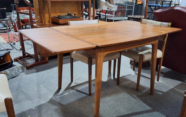 Lot 436 - DINING TABLE