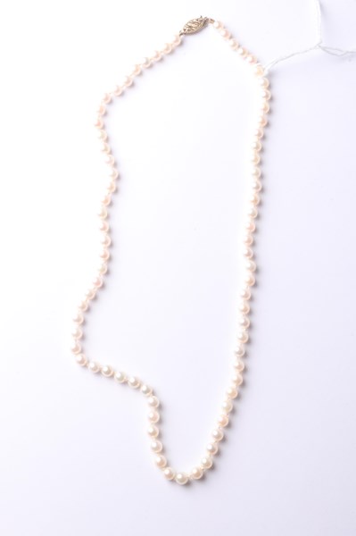 Lot 1026 - PEARL NECKLACE