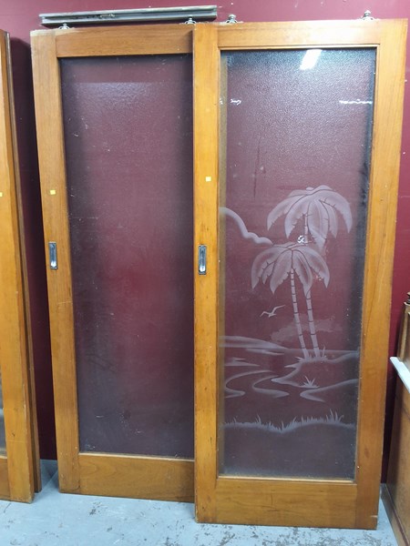 Lot 379 - SLIDING DOORS