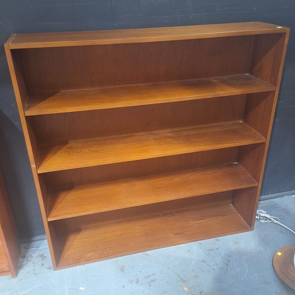 Lot 499 - BOOKSHELF