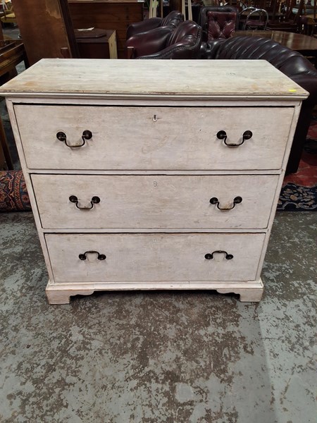 Lot 125 - CHEST OF DRAWERS