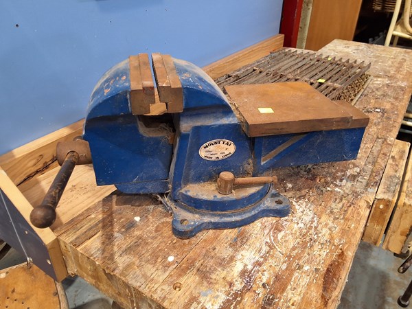 Lot 320 - BENCH VICE