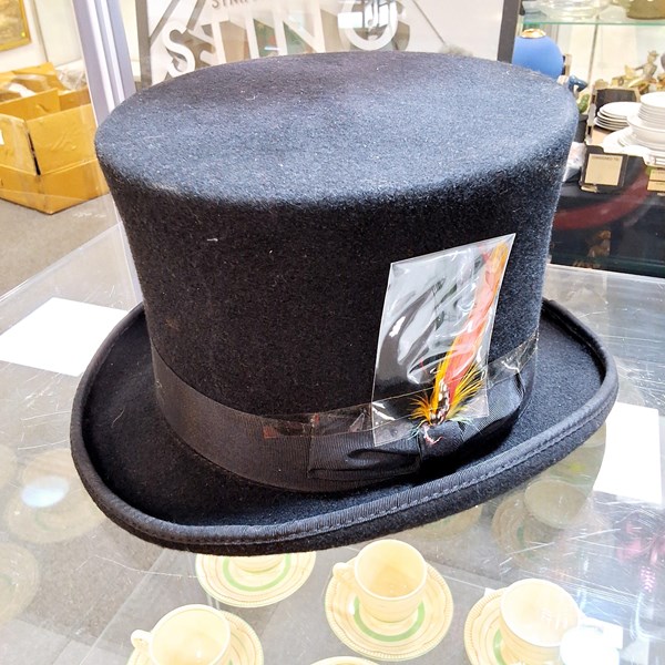 Lot 1397 - TOP HAT