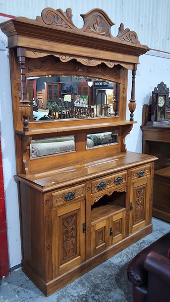 Lot 229 - SIDEBOARD