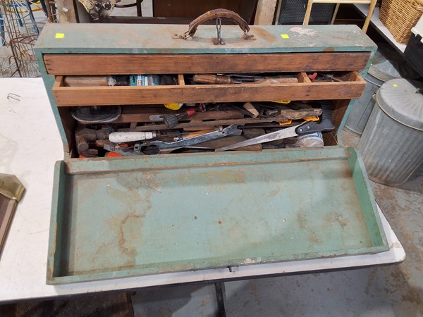 Lot 330 - CARPENTERS TOOL BOX AND TOOLS