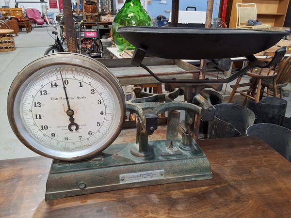 Lot 371 - SHOP SCALES