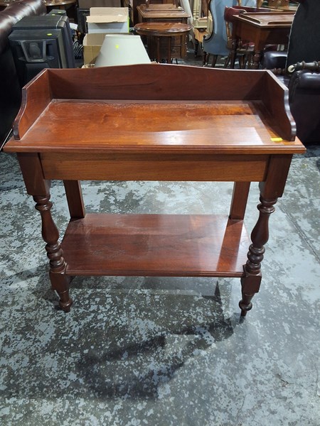 Lot 130 - WASH STAND