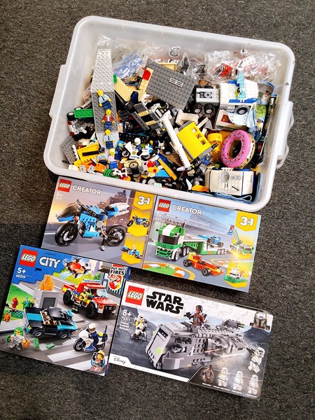 Lot 1491 - LEGO