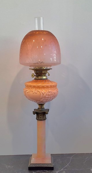 Lot 1476 - KEROSENE LAMP