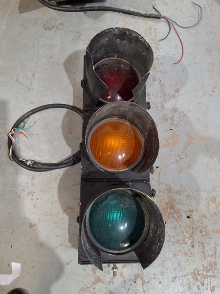 Lot 272 - TRAFFIC LIGHT