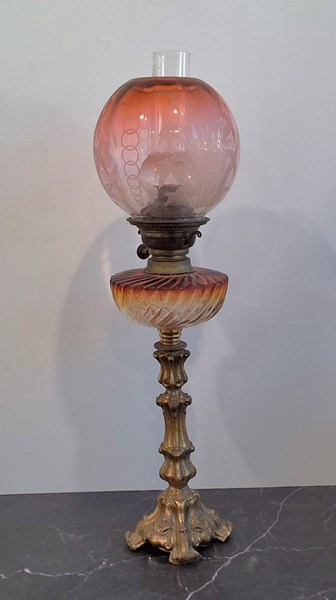 Lot 1438 - KEROSENE LAMP