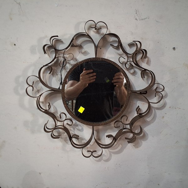 Lot 69 - WALL MIRROR