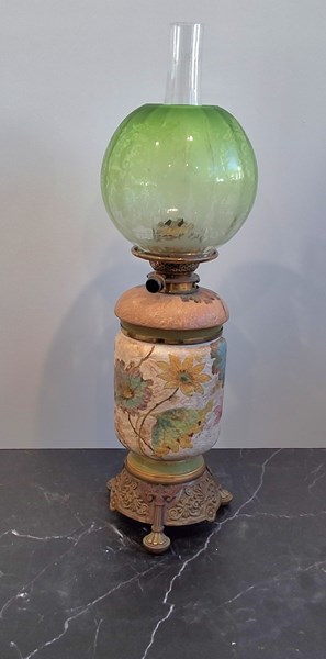 Lot 1499 - KEROSENE LAMP