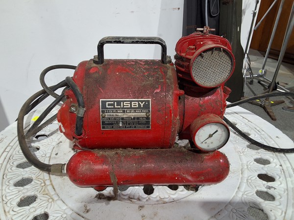 Lot 299 - AIR COMPRESSOR