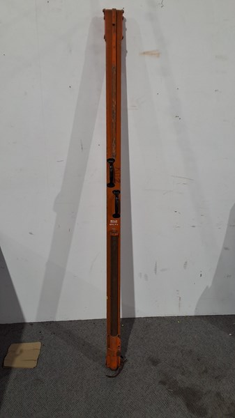 Lot 301 - MEASURING STICK