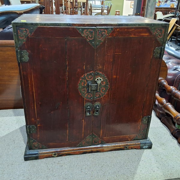 Lot 192 - CHINESE CHEST