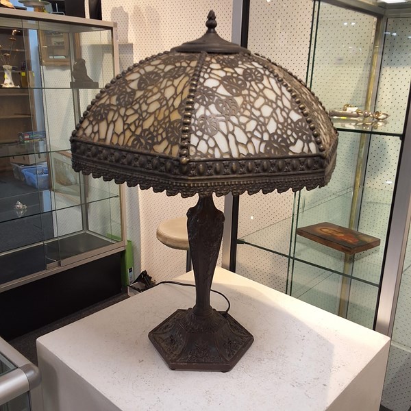 Lot 1104 - TABLE LAMP