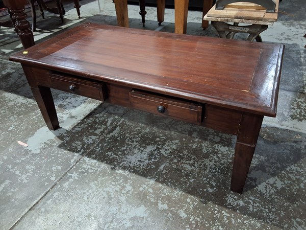 Lot 190 - COFFEE TABLE