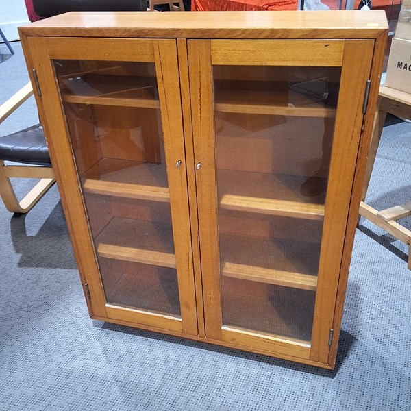 Lot 427 - DISPLAY CABINET