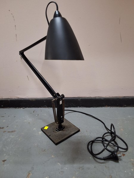 Lot 483 - PLANET LAMP