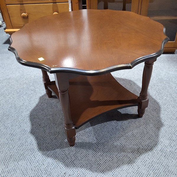 Lot 393 - COFFEE TABLE