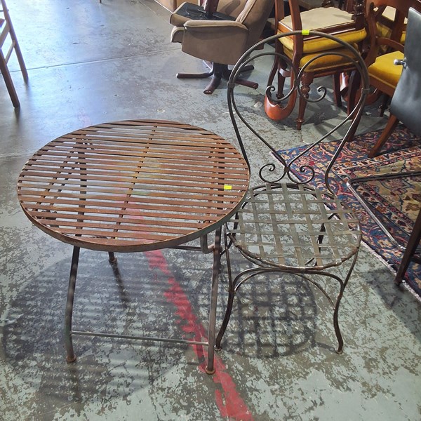 Lot 260 - PATIO SET