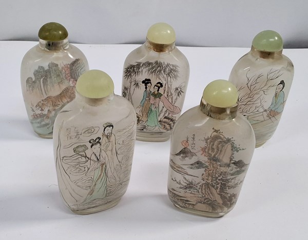 Lot 1054 - SNUFF BOTTLES