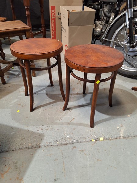 Lot 279 - STOOLS