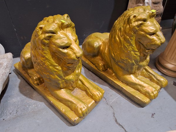 Lot 580 - ENTRANCE LIONS