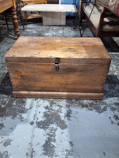 Lot 132 - TRUNK