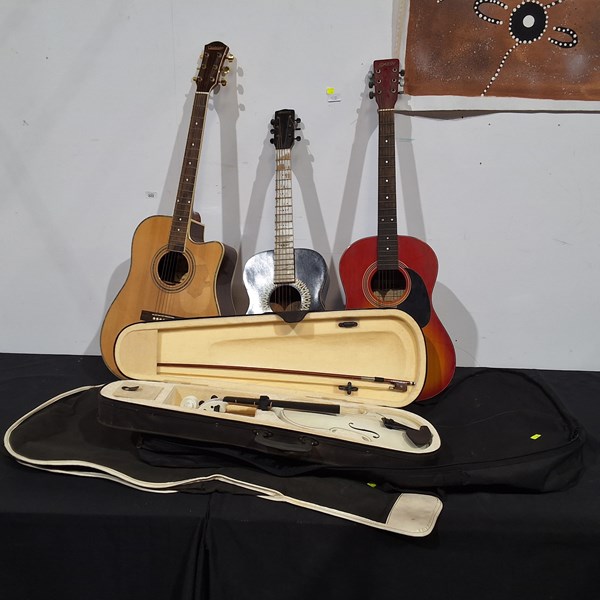 Lot 386 - MUSIC INSTRUMENTS