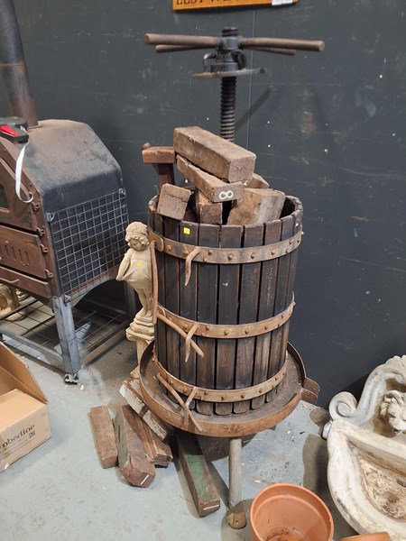 Lot 577 - WINE PRESS