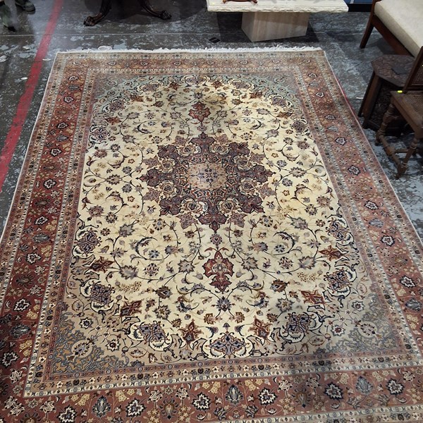 Lot 185 - RUG