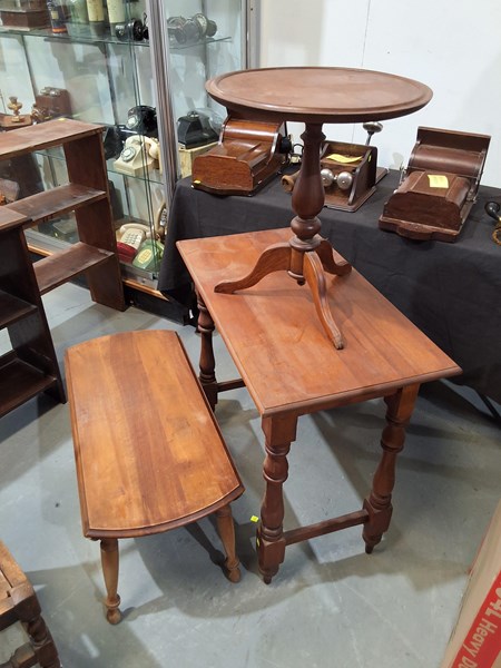 Lot 354 - TABLE LOT